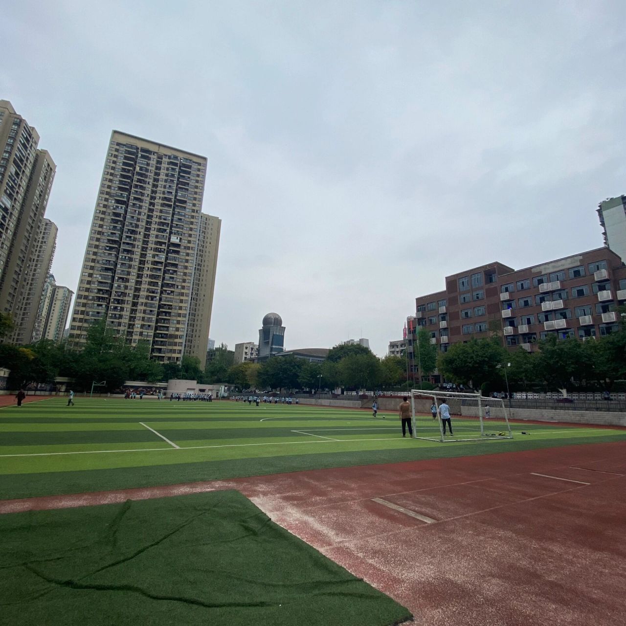 重庆市杨家坪中学a区  一眼回到自己的童年
