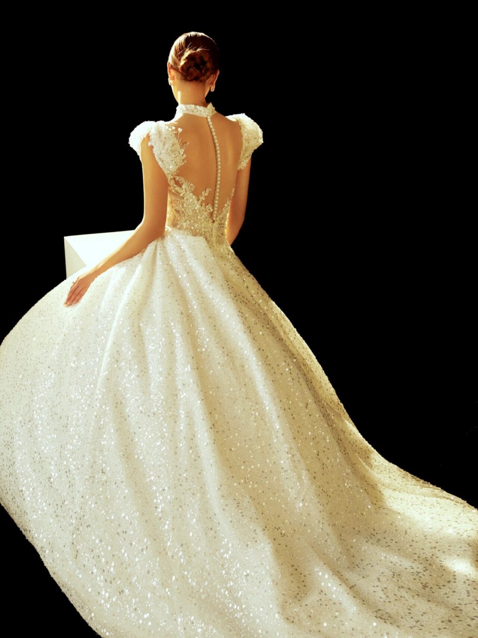 女神背影鲨7315集美们的婚纱照背影绝了95    98风格:室内