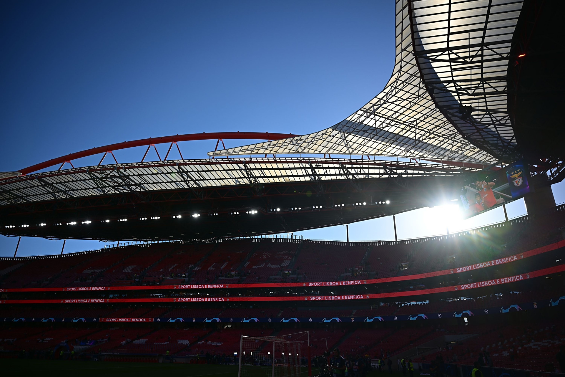 91 里斯本光明球场,这真是一座漂亮的球场,我们会在这里和本菲卡