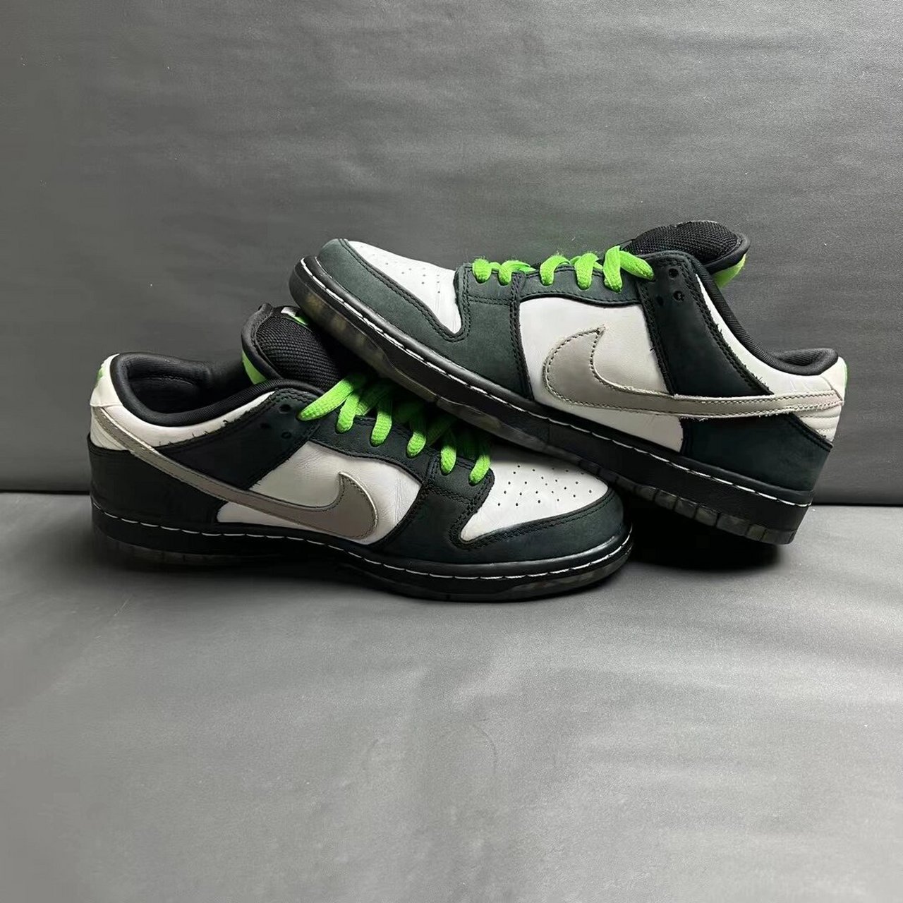 dunk sb 熊猫鸽子 42码 原盒 850秒 dunk sb 熊猫鸽子 42码 原盒 850