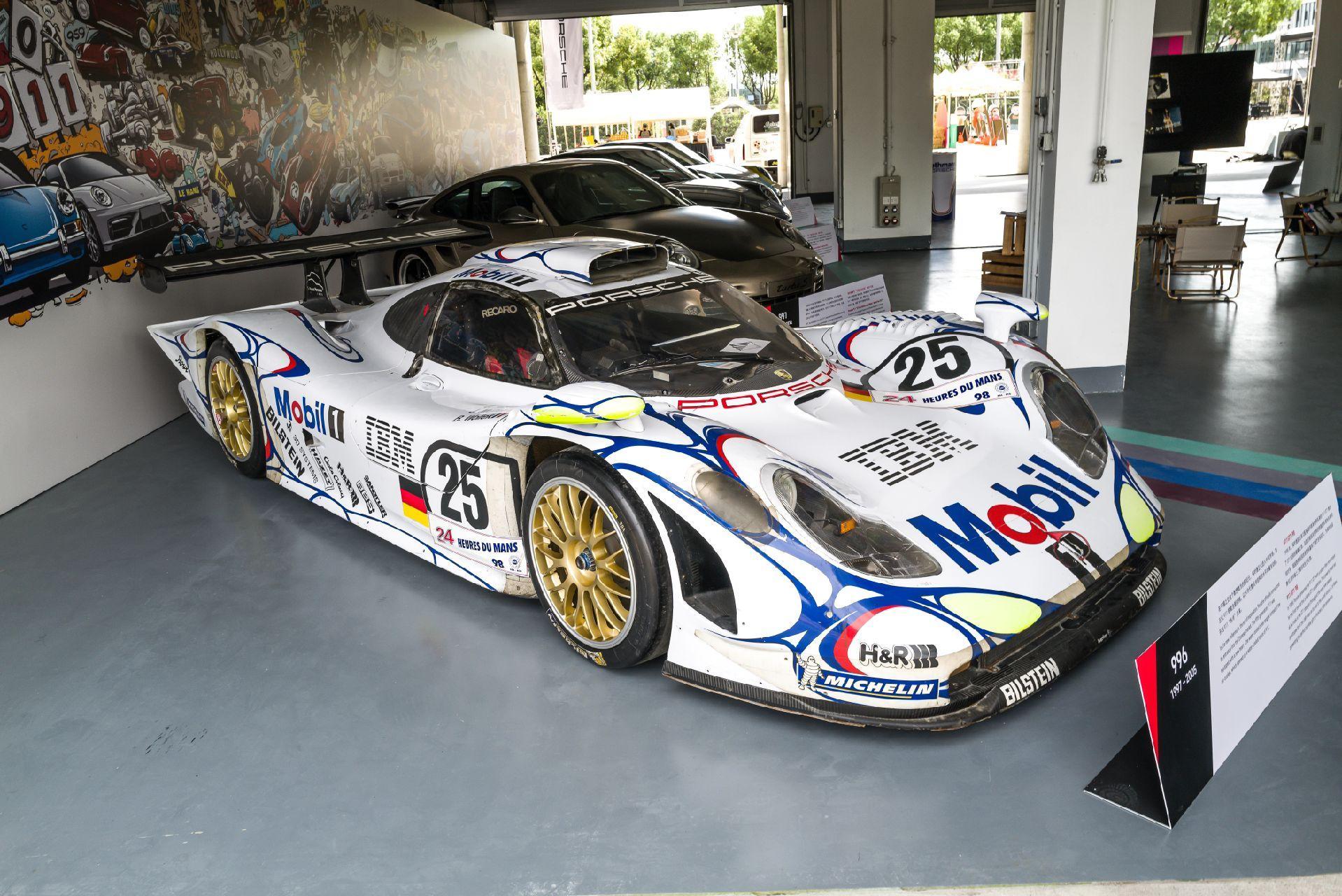 神兽保时捷911 gt1.
