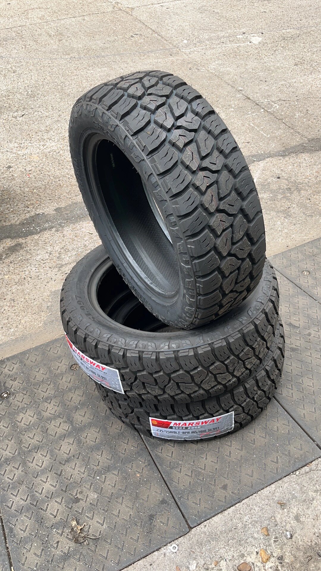 at轮胎 at全地形轮胎尺寸235 55 19 新胎上路一天,现在要换别的轮胎