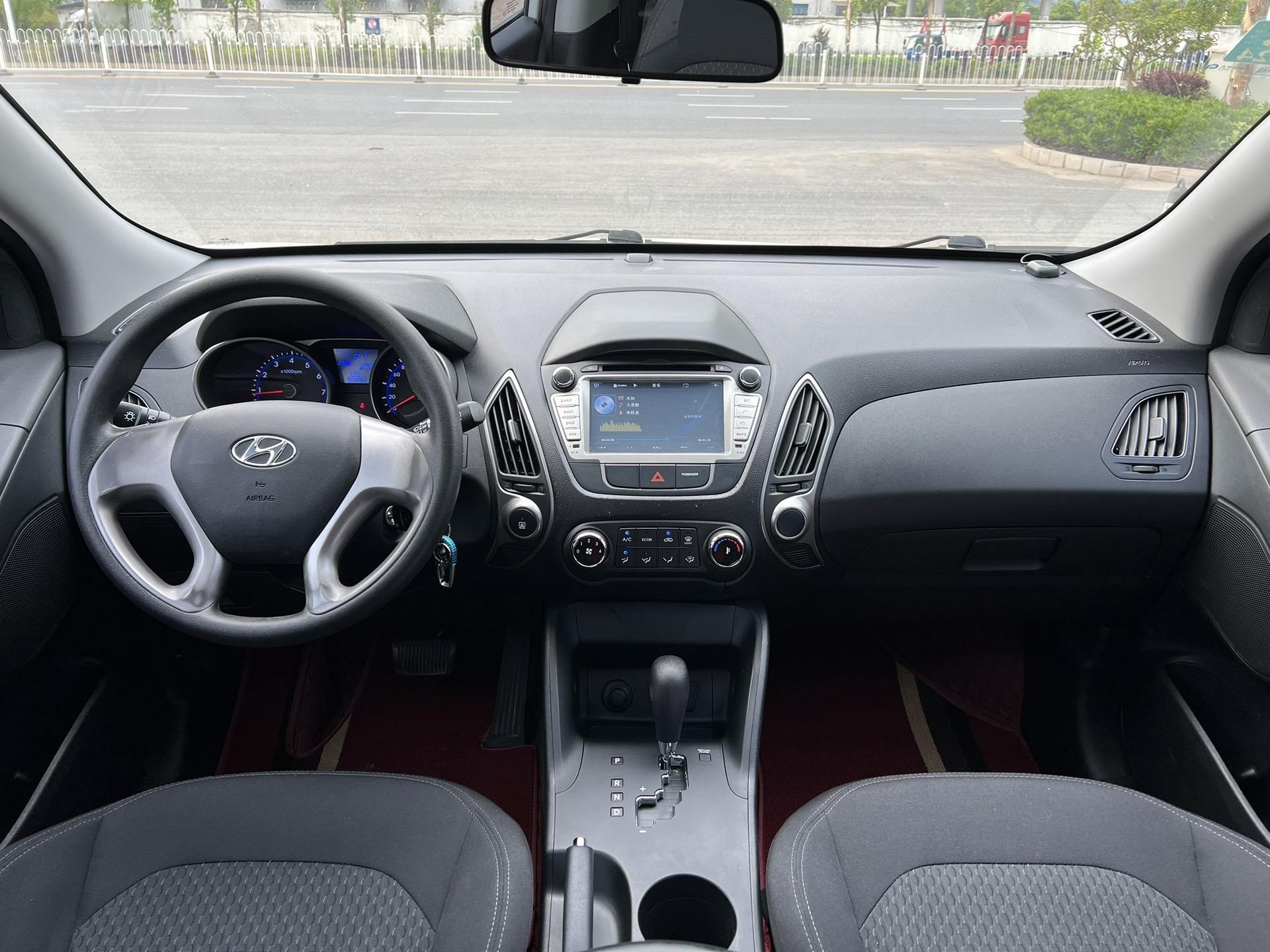 0l自动两驱新锐版手机安装支架哪里外观和北京现代ix35内饰北京现代