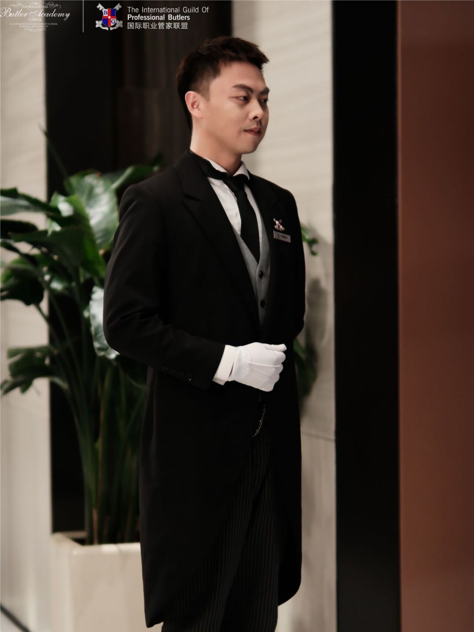 中国式管家服务 用饱满的工作热情和真挚的工作态度迎接每一位客人