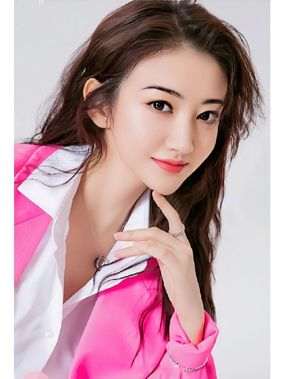 景甜 景甜,1988年出生于陕西西安,华语影视演员,身高167公分,体重50.