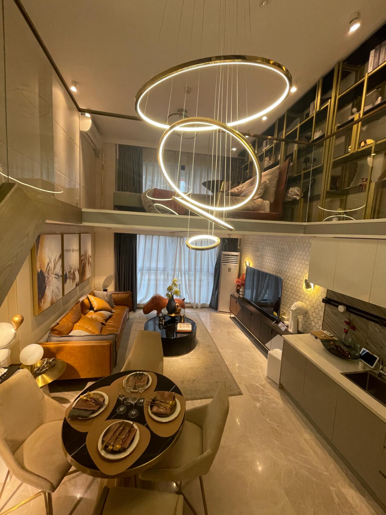 一楼43平加上二楼一共60多平的小复式