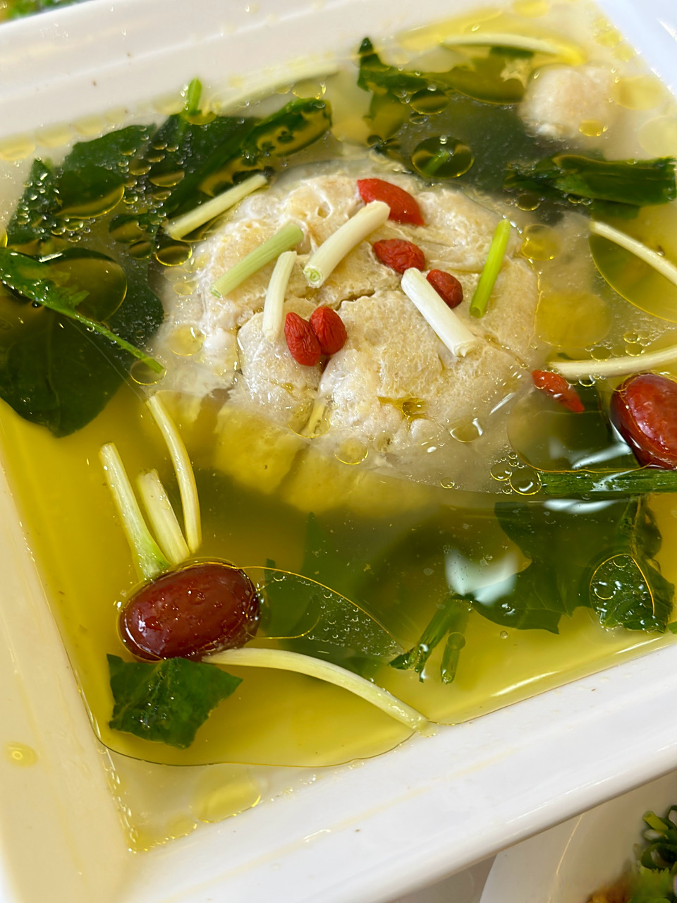 贵州很值得#   在织金,每逢红,白大事的宴席上都少不了"水八碗",首铑