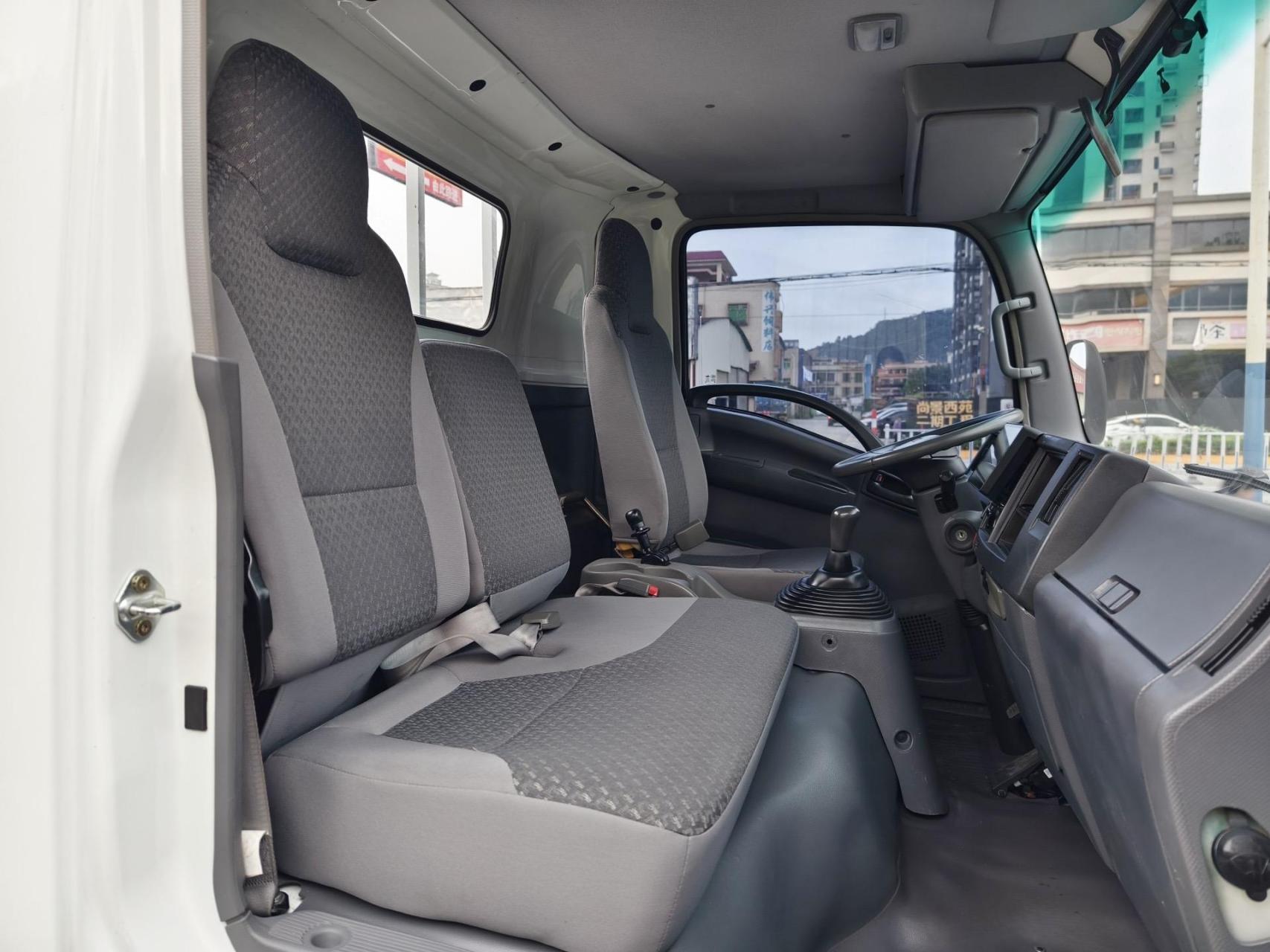 庆铃五十铃kv600 4米2平板货车 2021年3月,4kh1 3.