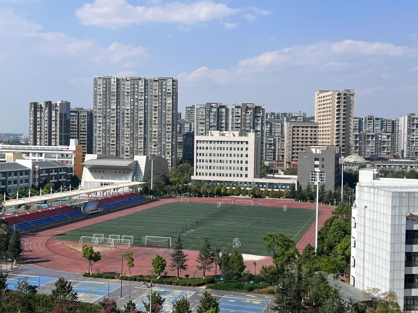 听说这里是云南最好的告中之一  云南师大附中yyds