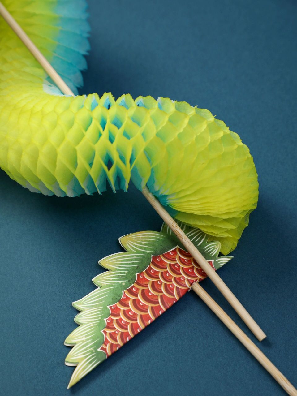 灵感来源于传统手工艺玩具——纸翻花9315 又名手翻花,十八翻