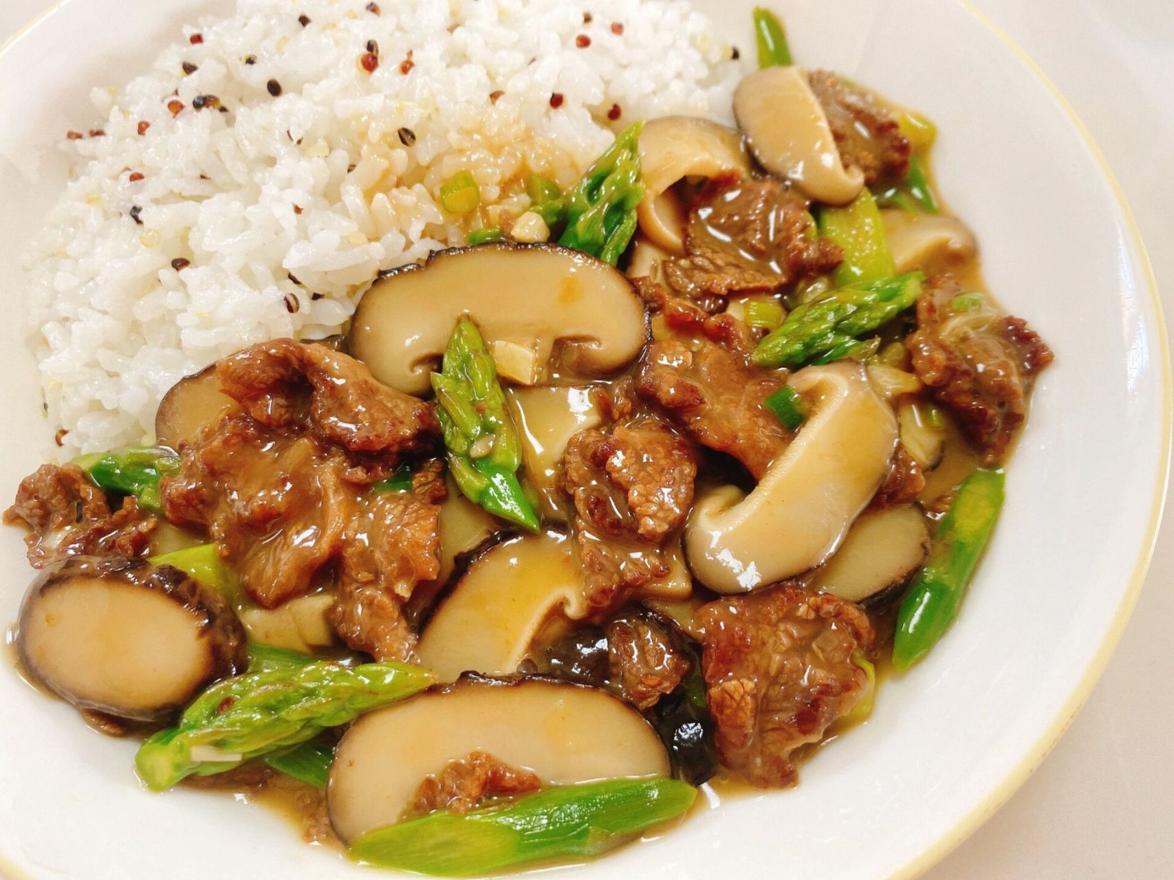 宝宝辅食|芦笋香菇牛肉饭 鲜香滑嫩营养下饭 hi～今天给娃做了一份鲜