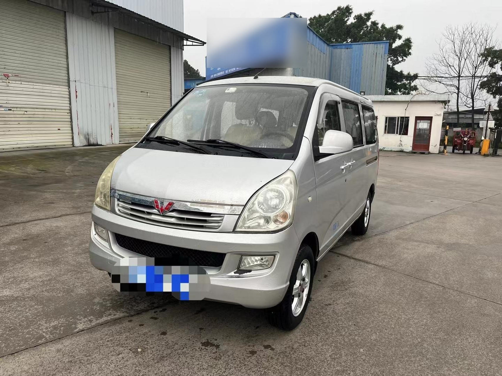 14年3月荣光s高配版,1.5排量带空调7座,电动窗大屏导航倒车影像,9.