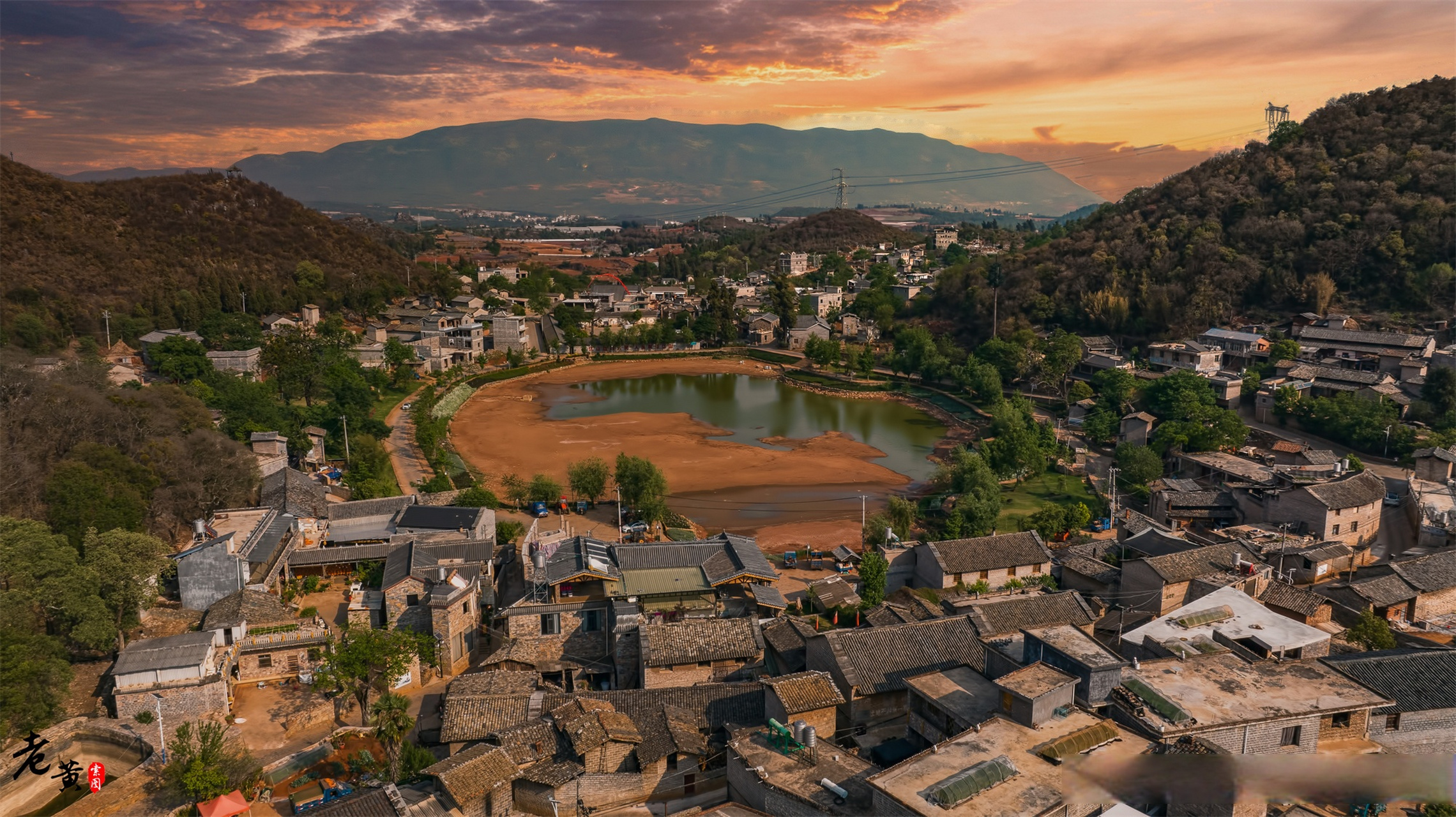 春游季##城市巡游记# 糯黑村,位于云南省昆明市石林彝族自治县圭山镇