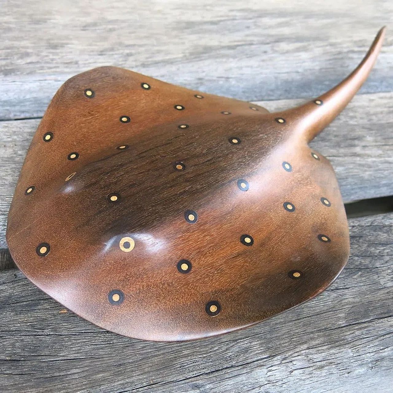 每天认识一件木作 | 淡水黄貂鱼90木雕制 刺鳐俗称黄貂鱼,它的招牌