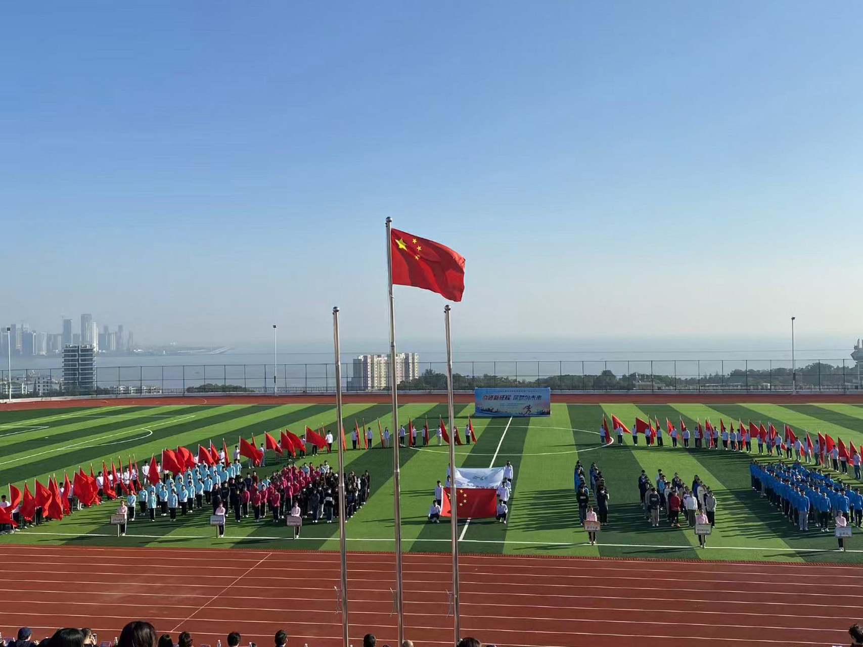 广东汕头幼儿师范高等专科学校 图一操场 图二琴楼 图三课室一角 图四