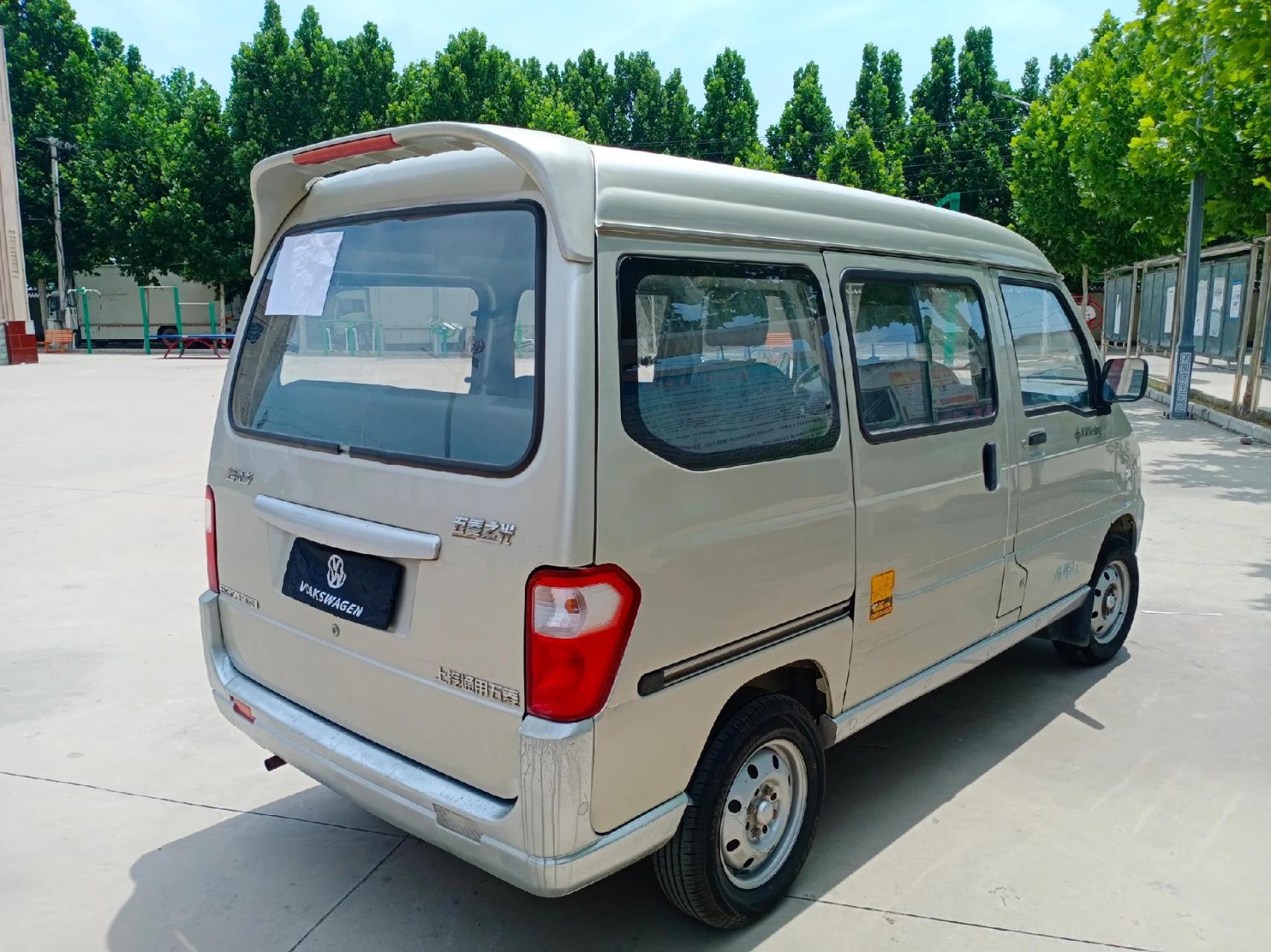 2010年五菱之光个人一手车,刚行驶十万公里机器滴油不渗.