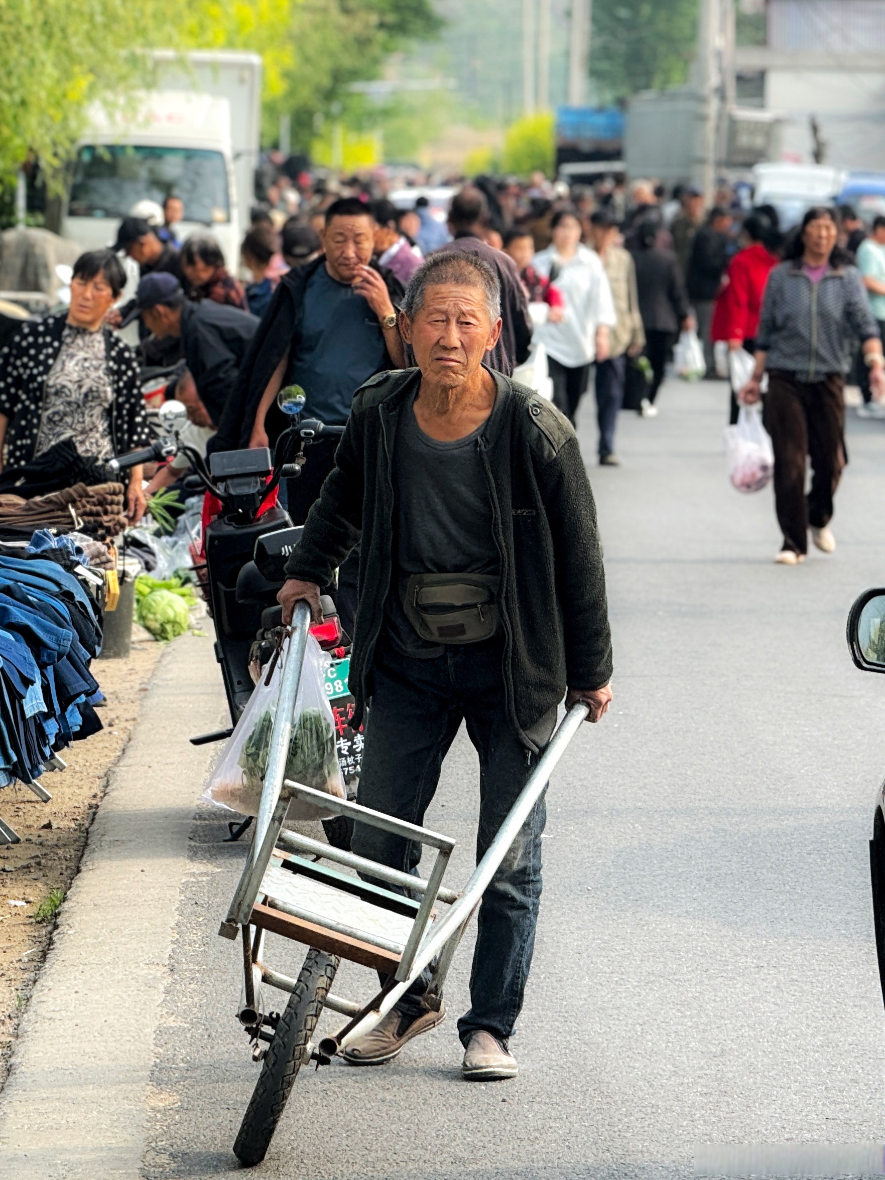 现如今,这种赶大集,是最接地气的一种民间集市贸易活动.#赶大集