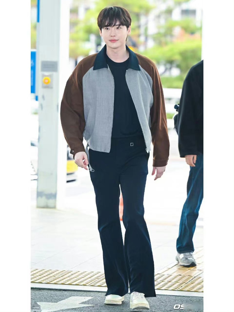 李钟硕机场出发图#李钟硕今日机场出发图96穿搭好复古啊