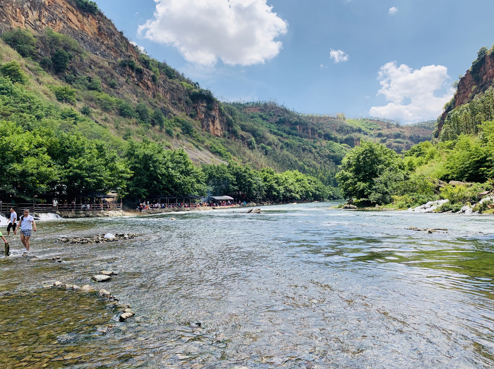 宜良柴石滩水库 离昆明最近玩水的地方,水质相当呢好,宜良柴石滩水库
