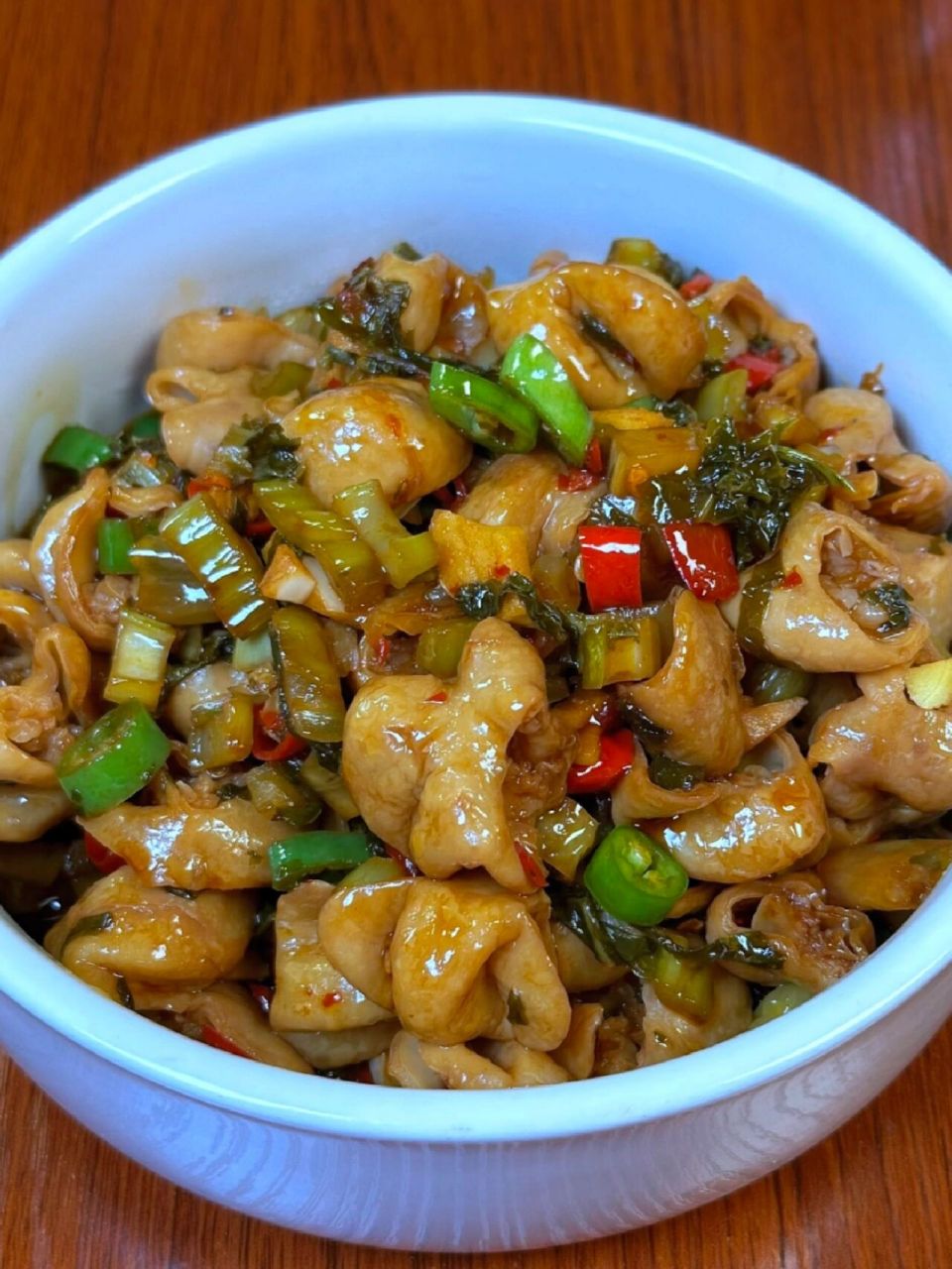 你们要的酸菜炒肥肠教程来了,好吃巨下饭! 酸菜炒肥肠,广东人大排挡的