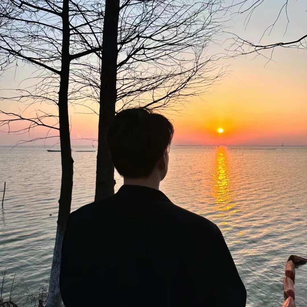 男生背影图片 氛围感满满 男生背影图片 可做头像哦 喜欢的欢迎收藏