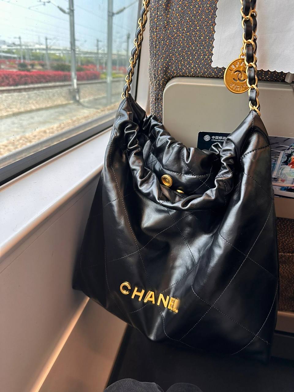 香奶奶垃圾袋爱不释手  香奶奶垃圾袋越背越香