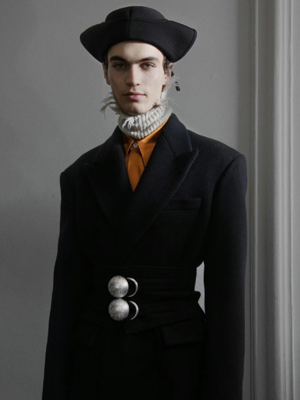 走向巴黎时装周的中国彝族元素 由中国设计师孙晓峰创立的sean suen真