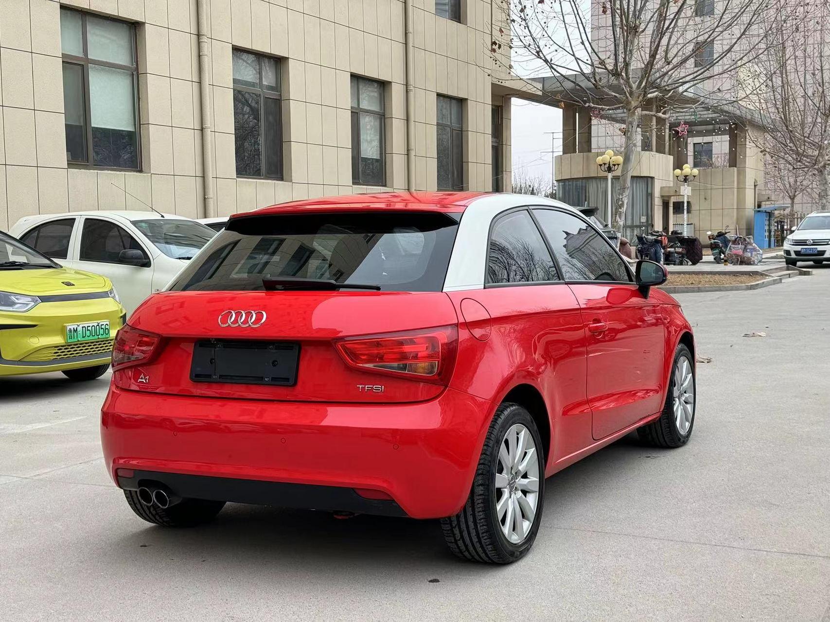 新到12年奥迪a1 两台,白色红色各一台1.