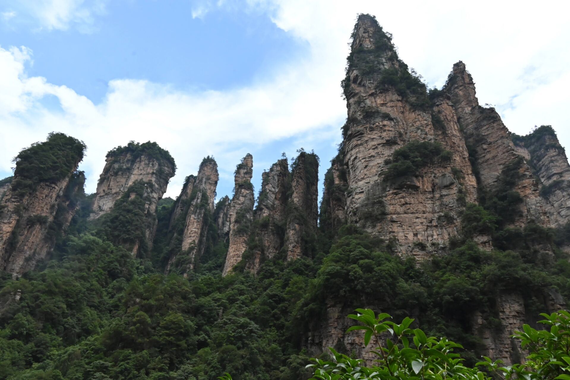 一个景点命名一个地貌——张家界 张家界,古称青岩山,原名大庸,因石英