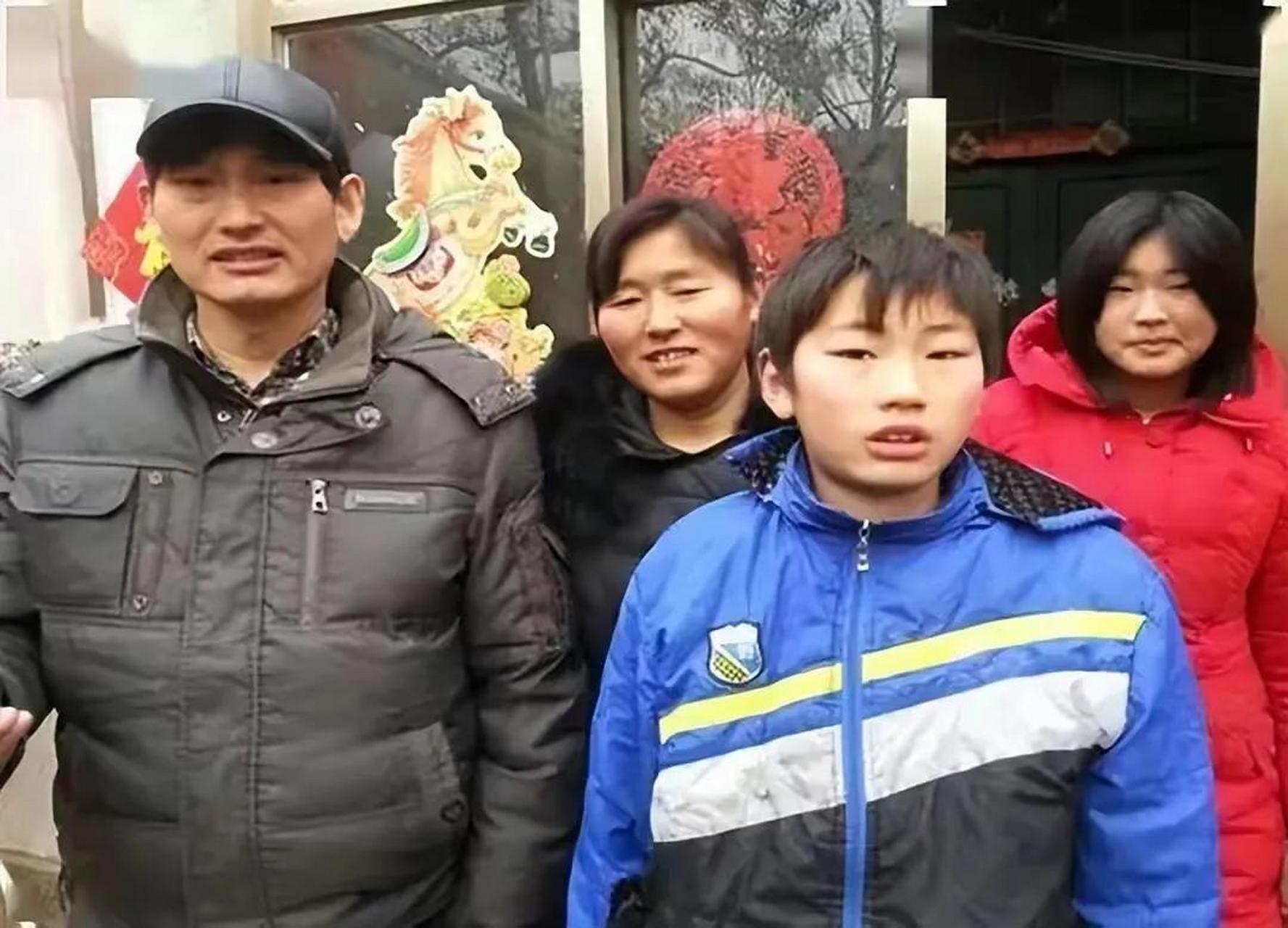 听说大衣哥的女儿朱雪梅相亲成功了,对方还是个985高校的博士,两个人