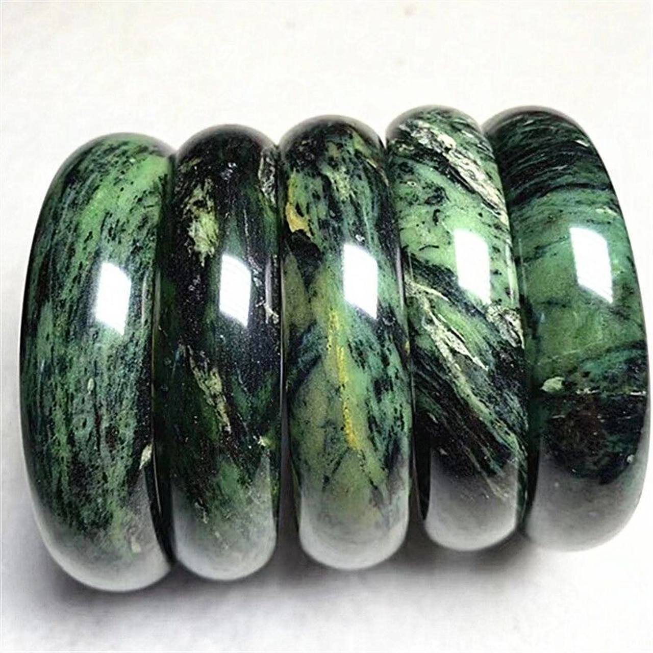 藏玉药王石手镯圈口齐全 药王石含有多种对人体有用的金属元素和微量