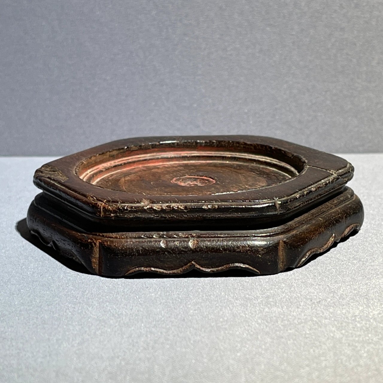 清早期 漂亮的紫檀底座 清早期 造型很漂亮的紫檀底座 紫檀为清代皇家