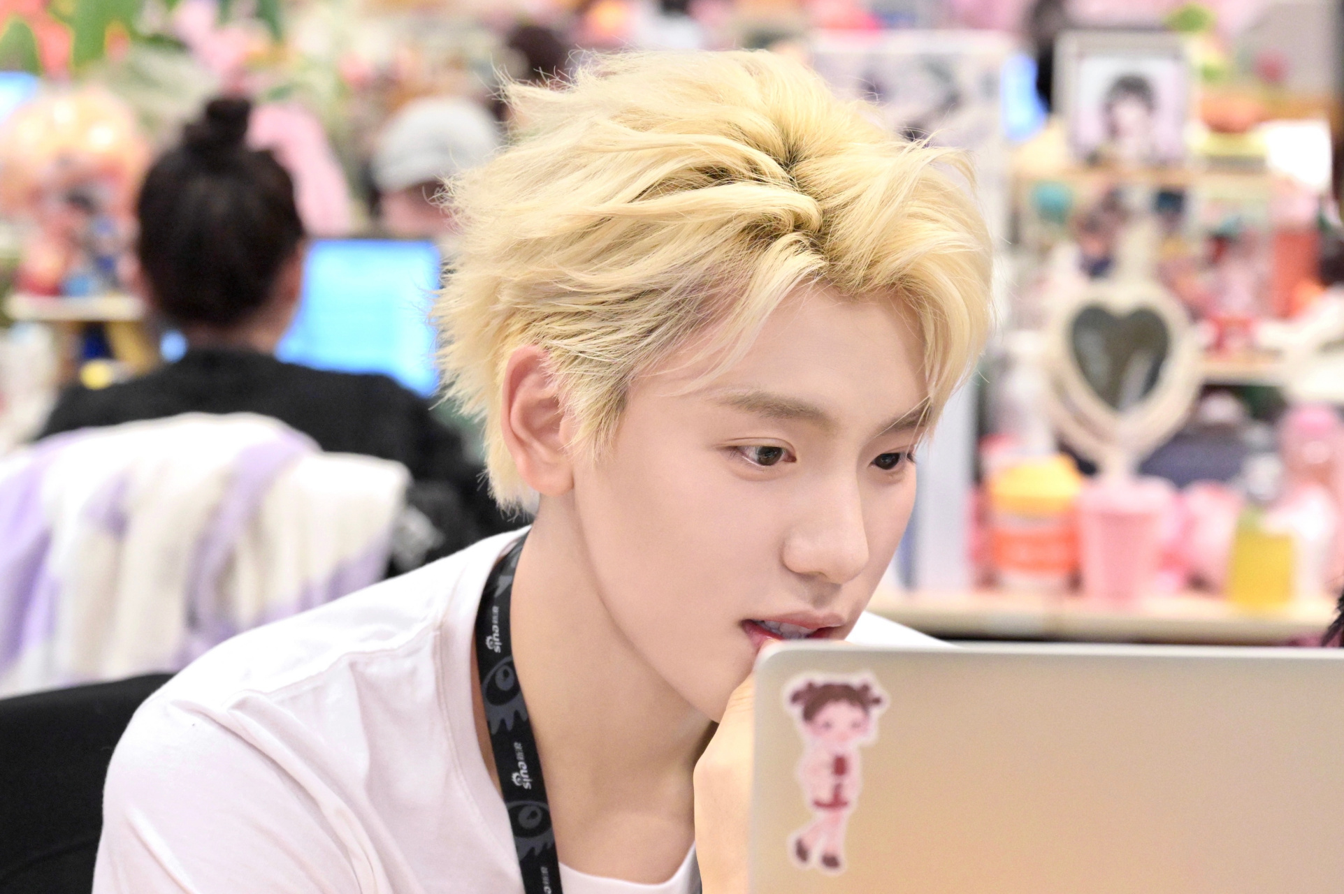 王子异怼脸生图#02五刷新浪为大家开养生讲座的靓仔王子异下班!