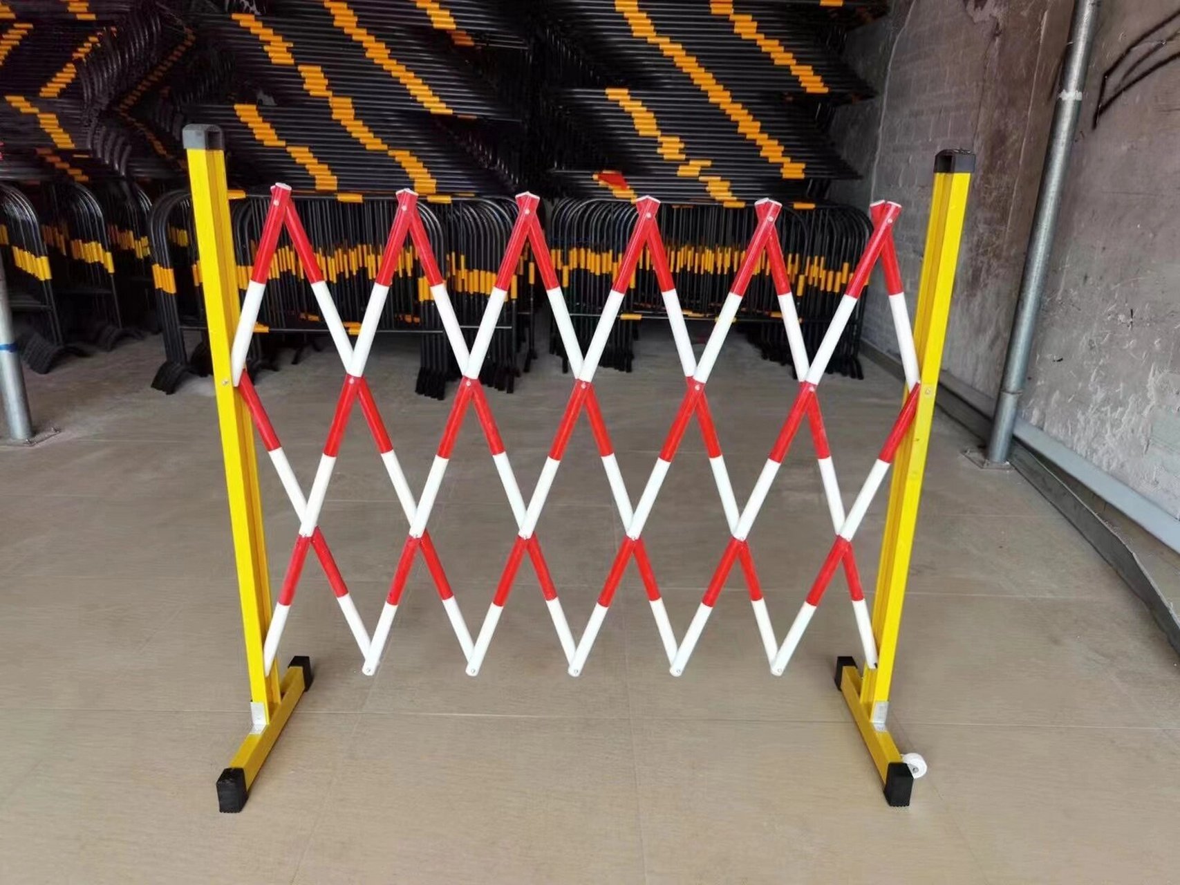 玻璃钢伸缩护栏 围栏 商场活动专用