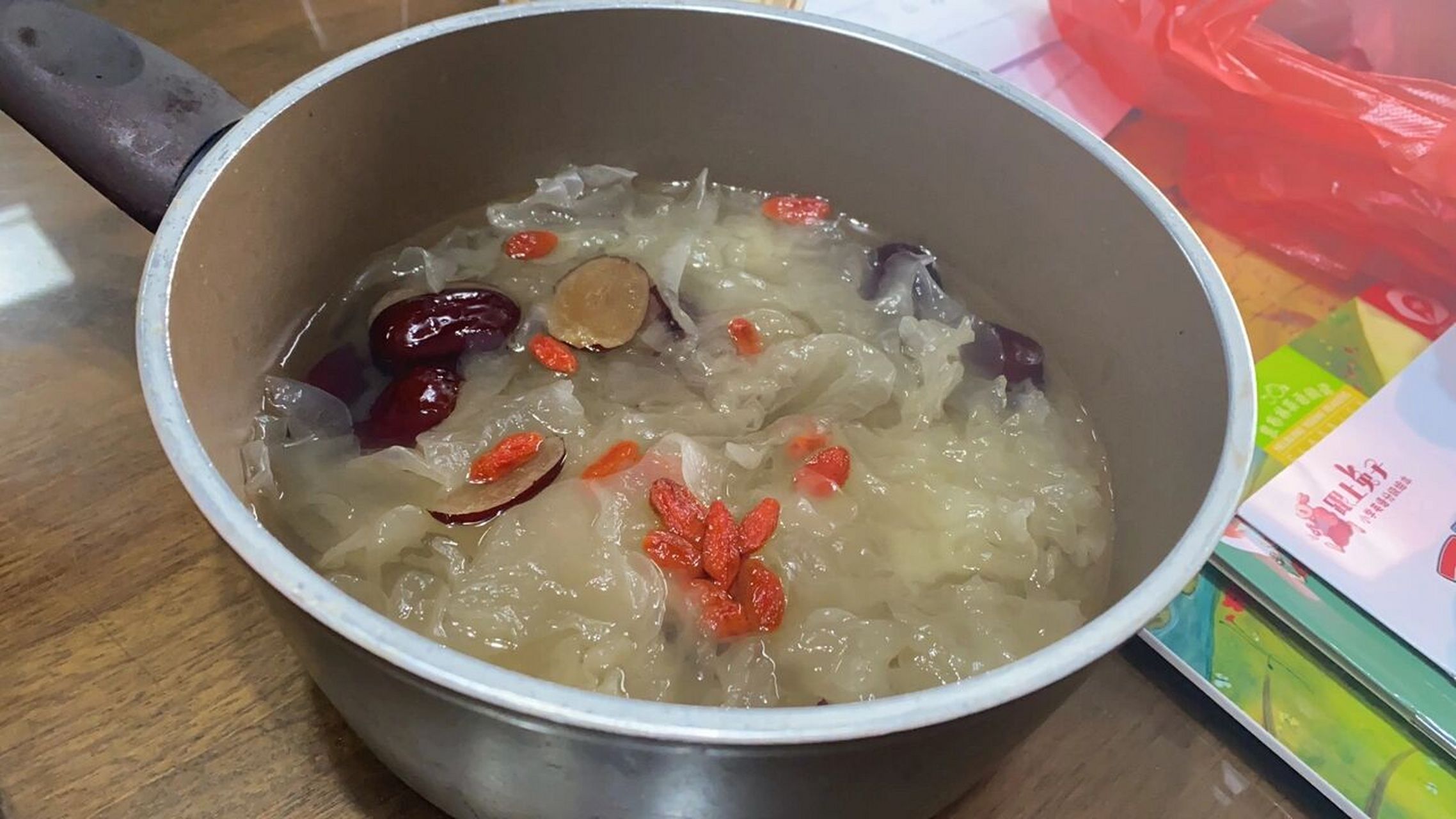 都说木耳银耳不能隔夜,那我放冰箱,明天早上热透了再喝行不行?