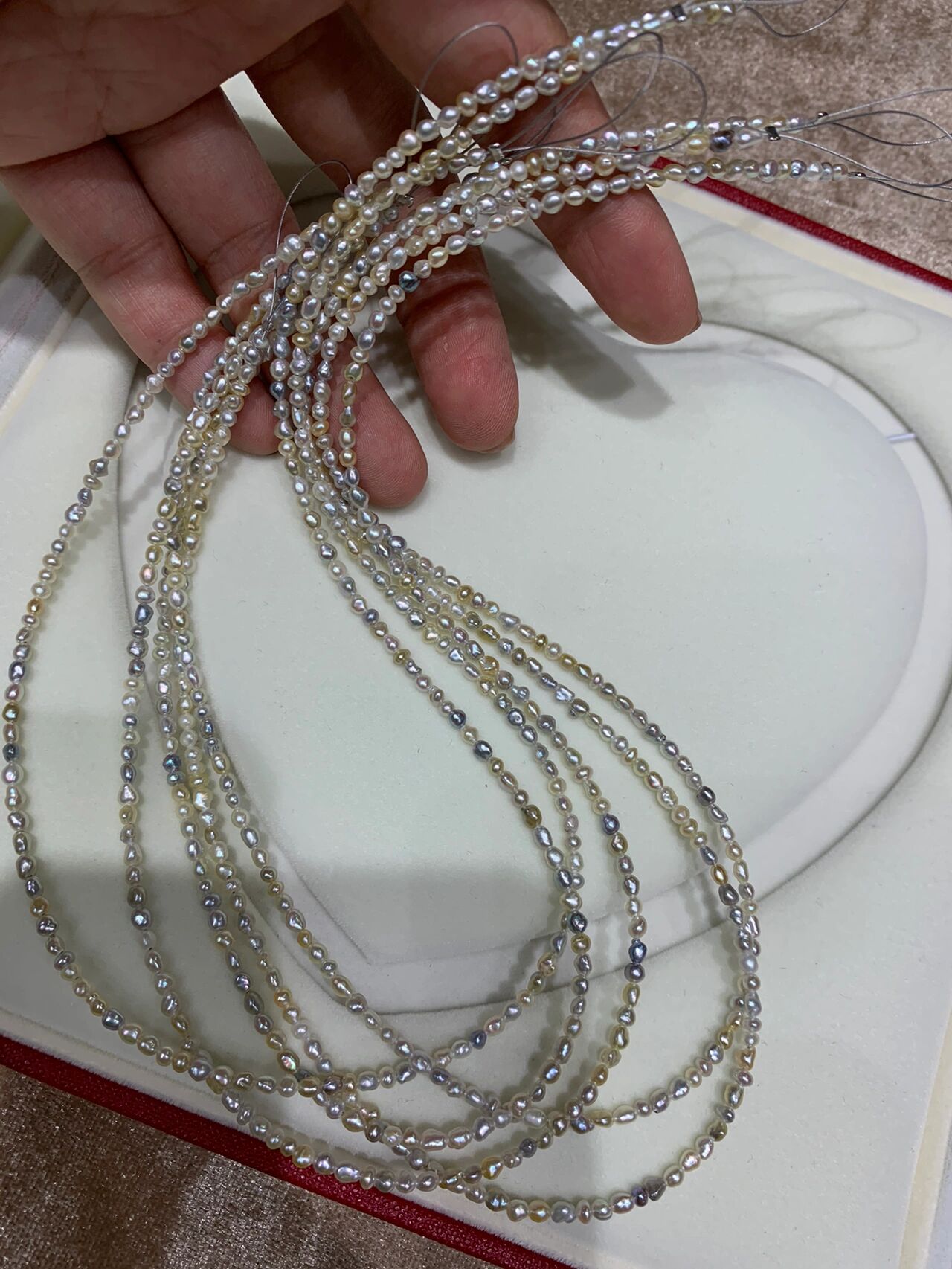 "碎银子"keshi 珍珠 海水无核珍珠,也叫keshi pearl,保你美得"万众一