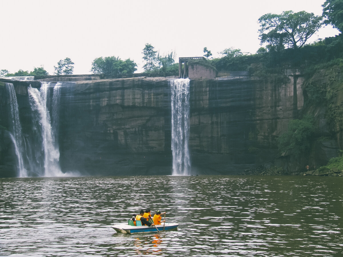 寻找时光的记忆之2006年大磨滩瀑布 大磨滩瀑布位于重庆市