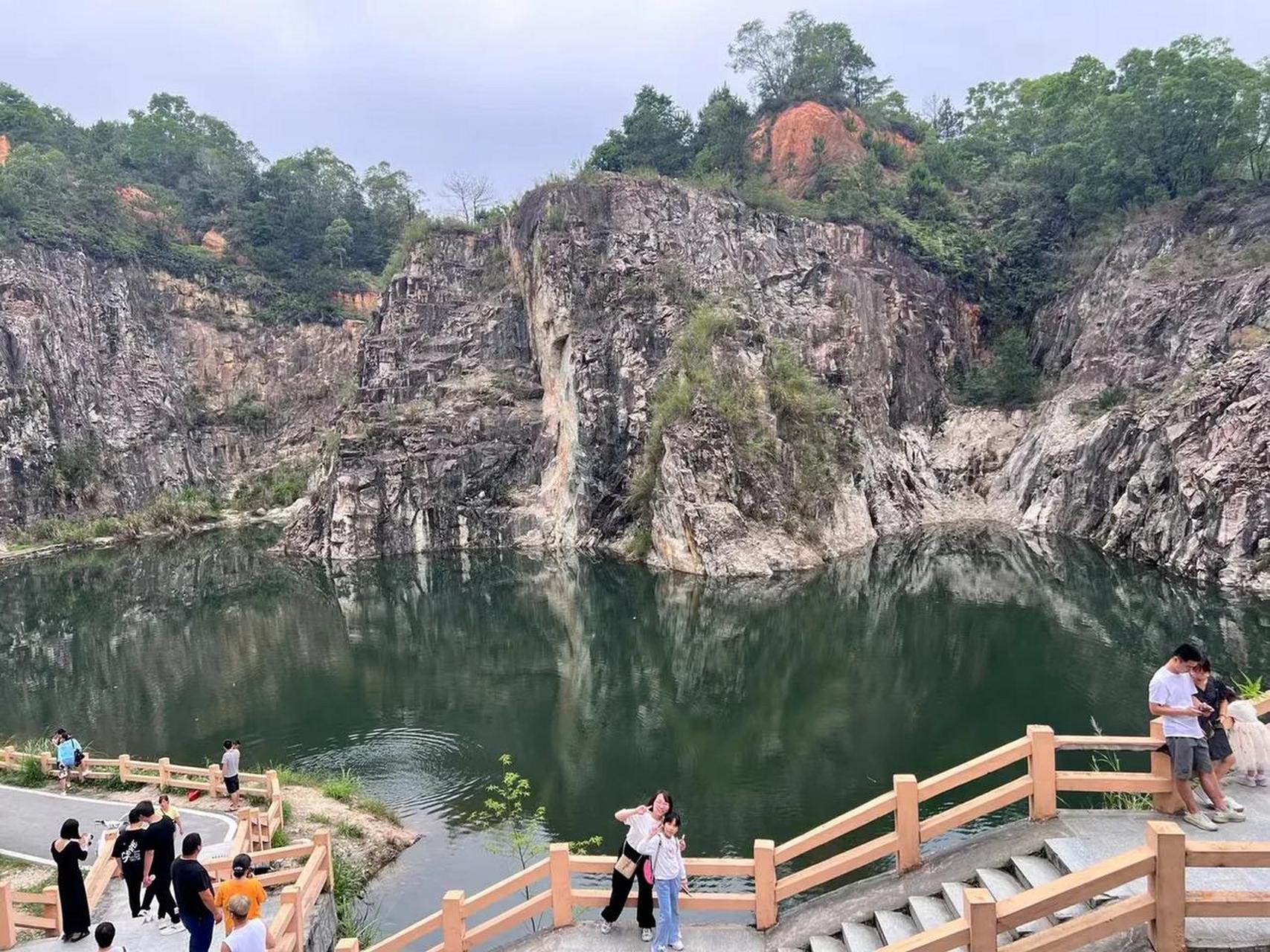 大湾区寻宝 一线天景点位于广东省蕉岭县长潭水电大坝侧,一线天峡谷