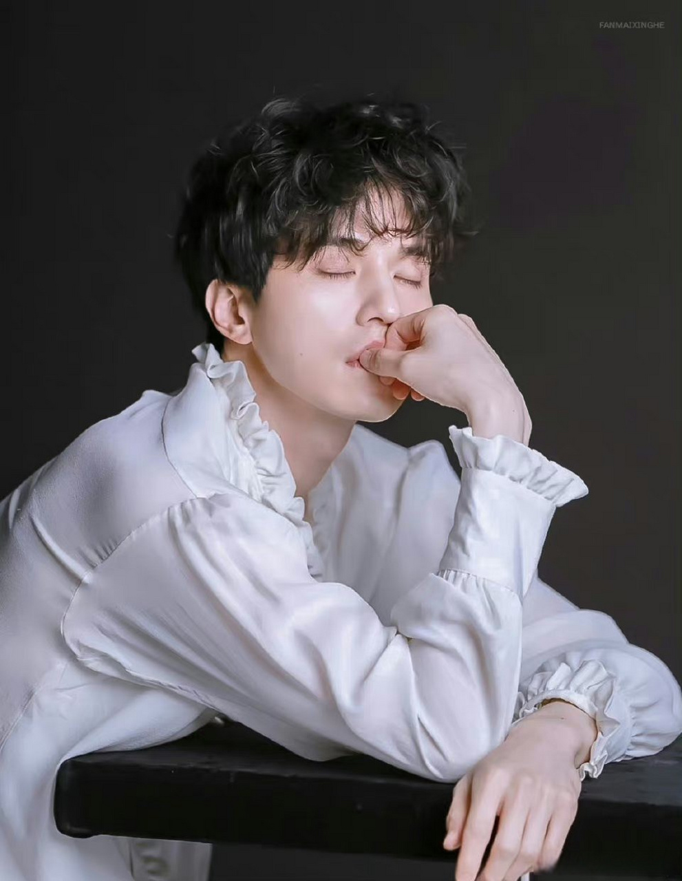 李栋旭金素妍金汎九尾狐海报##李栋旭金素妍金汎新剧海报# 看到罕报