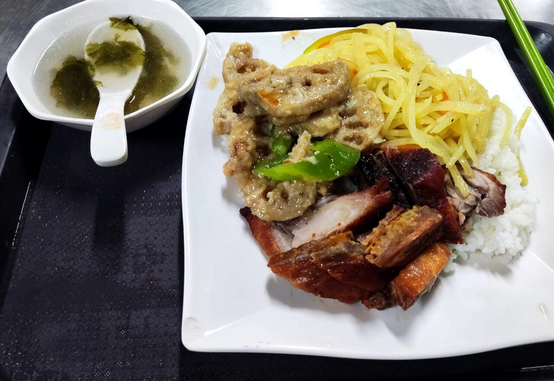 在惠州学院吃什么之食堂篇 虽然很多人觉得学校食堂的饭菜不太好吃,但