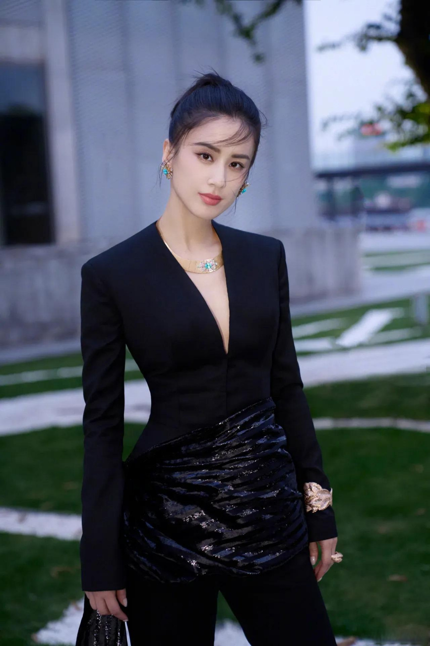 黄圣依真美,无论身材还是颜值还是气质都是一流的黄圣依