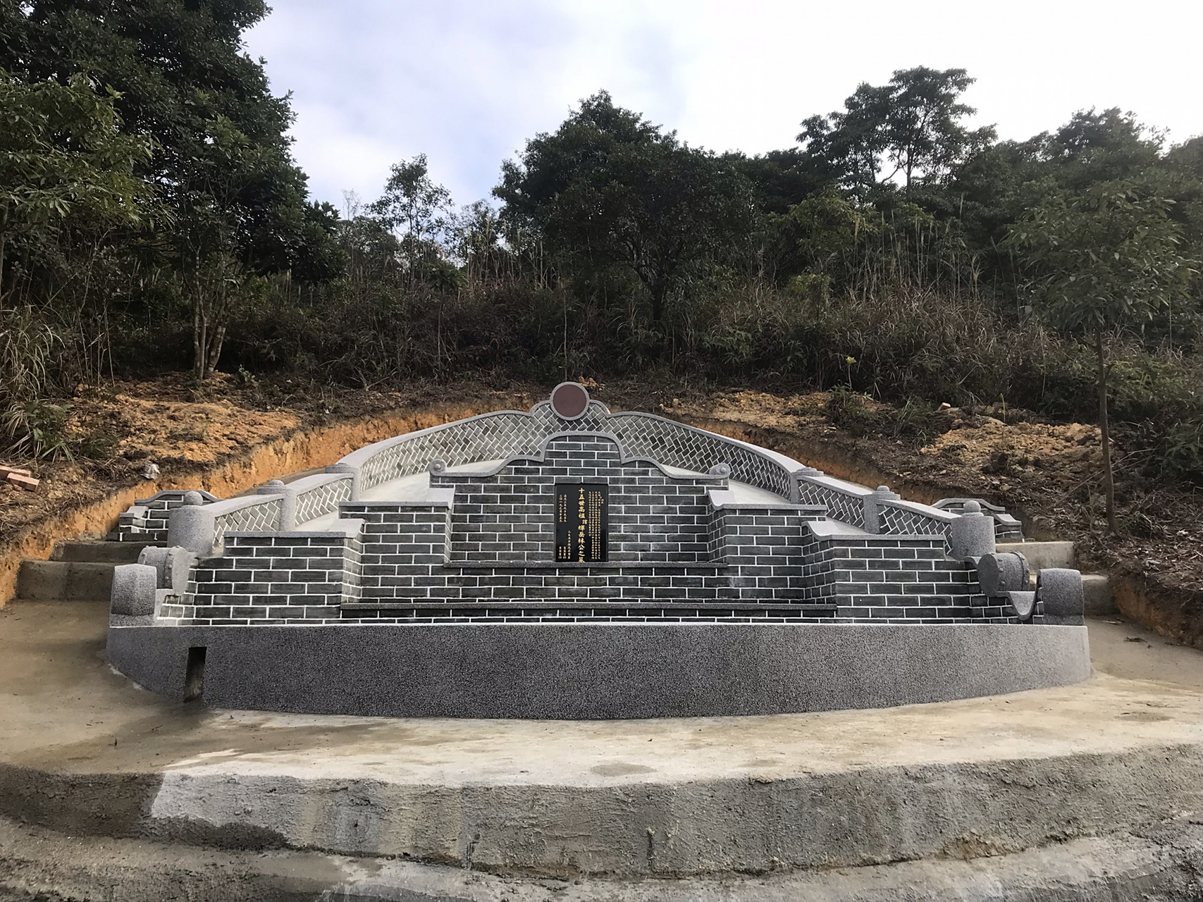 墓地款式 香港三代相傳造墓 起骨造墓及重修 各類石材大小工程