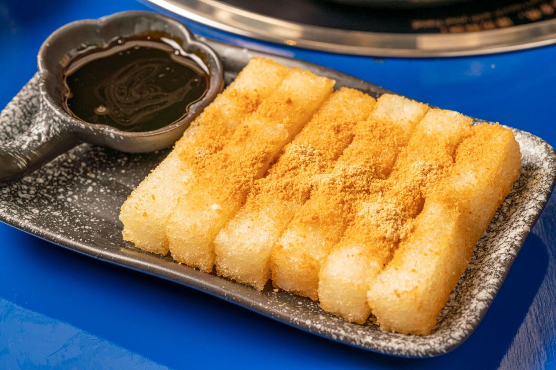 小雪节气吃糍粑,是南方地区的传统民俗.