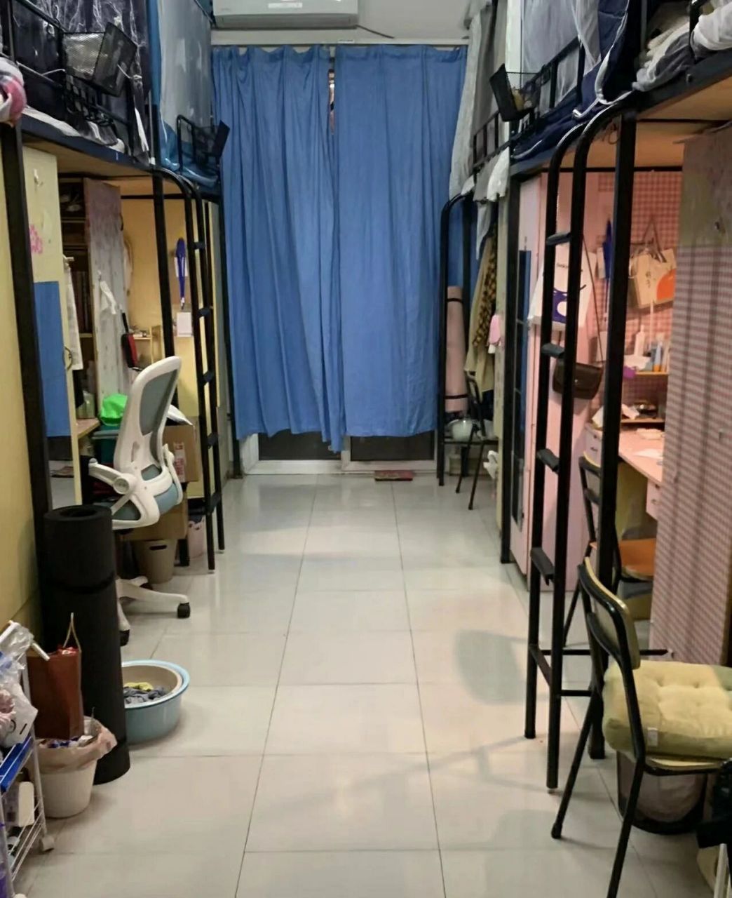 工贸老校区宿舍的真实面目居然长这样 男寝ab栋是上下铺8人寝,c栋是六