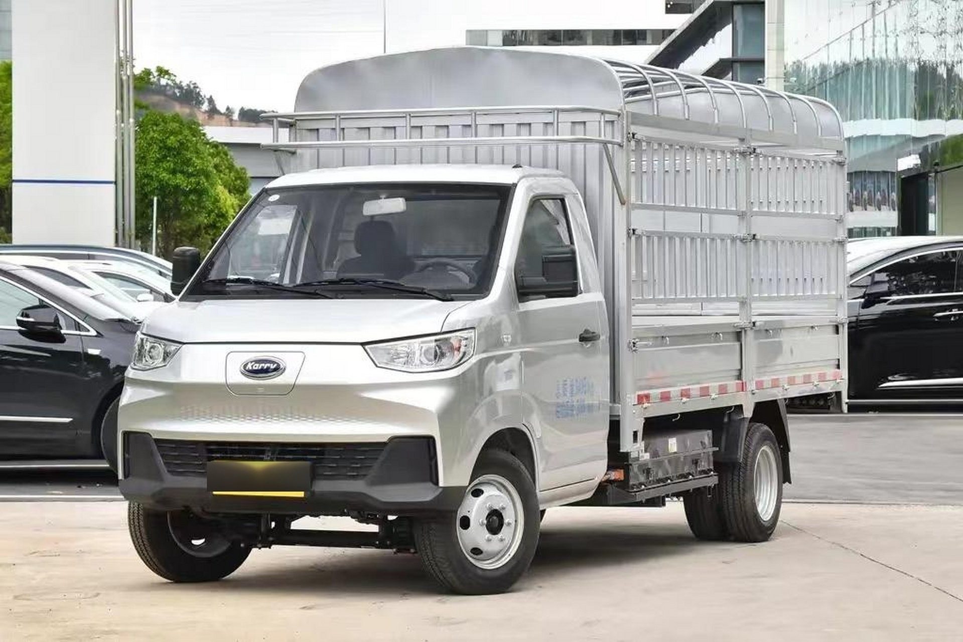 3.8米中货它来了,纯电续航251,4.3吨的大梁设计,能装能拉能抗造拉货