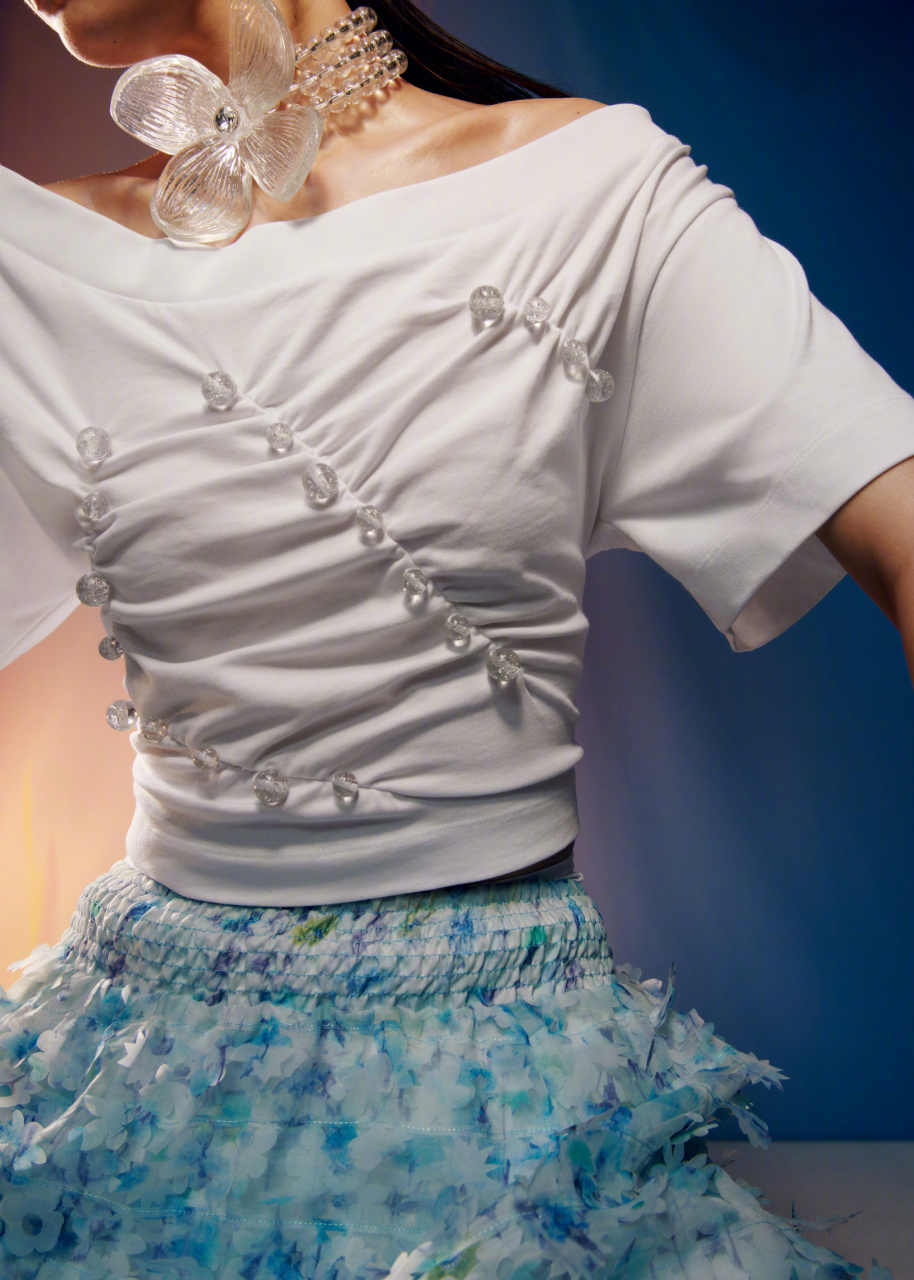 fashion 今年 4 月,& other stories 携手时装设计师 susan fang 推出