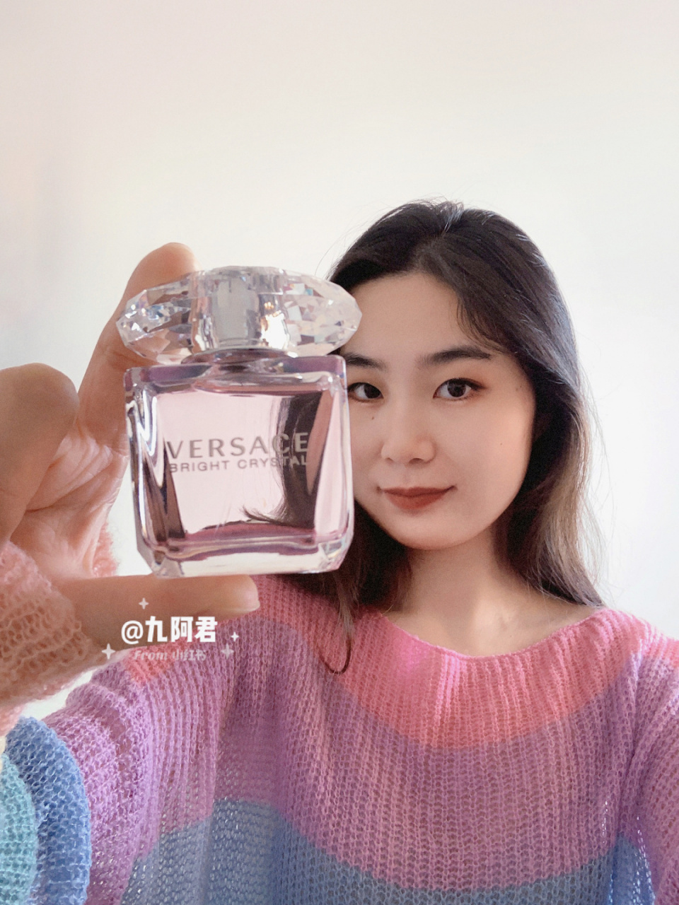 虞书欣同款香水了解一下[期待] |versace 范思哲| 香调是清新的花果香