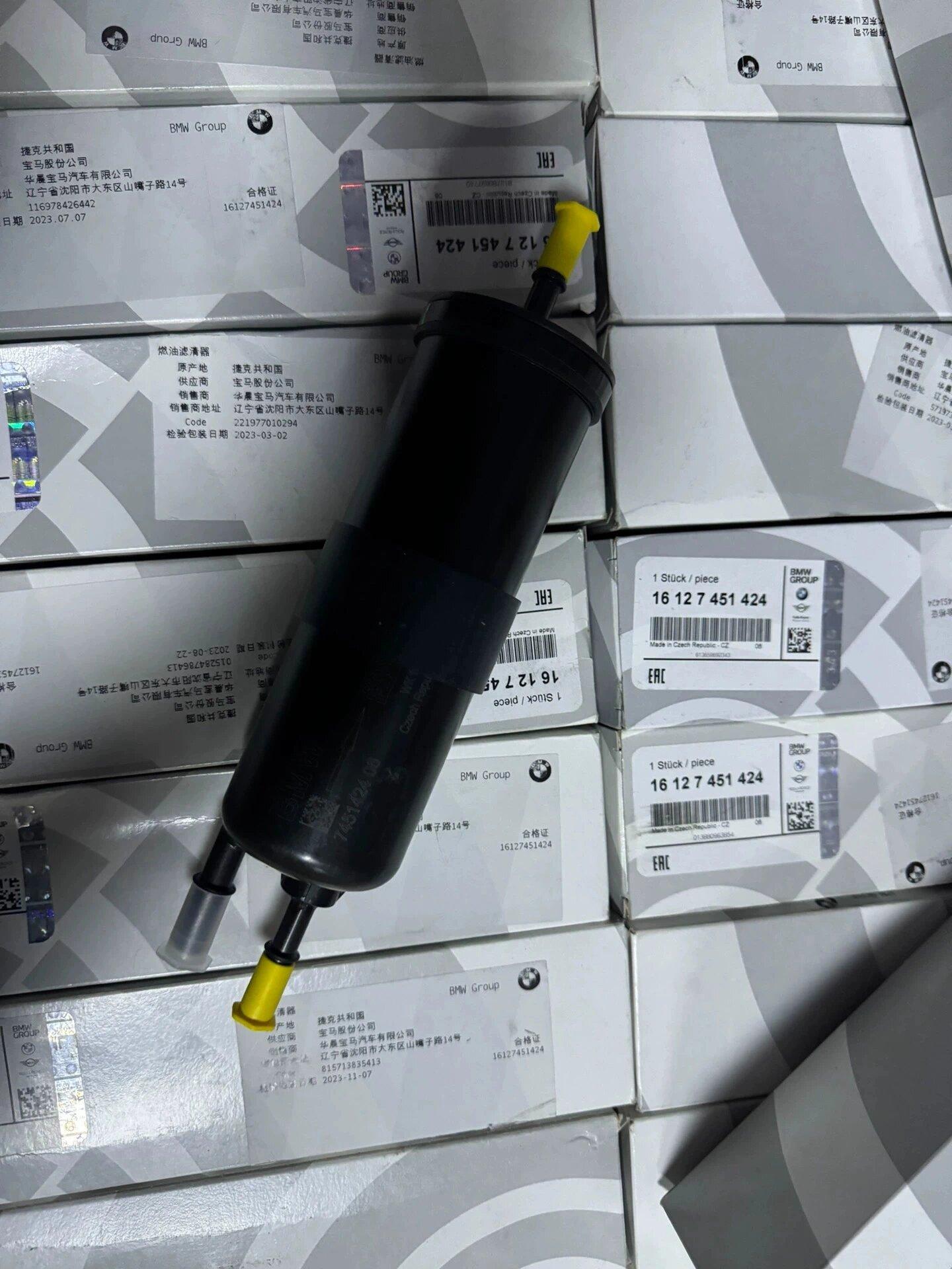 宝马外置汽油滤芯过滤进入发动机的燃油,避免杂质和脏污物质损坏