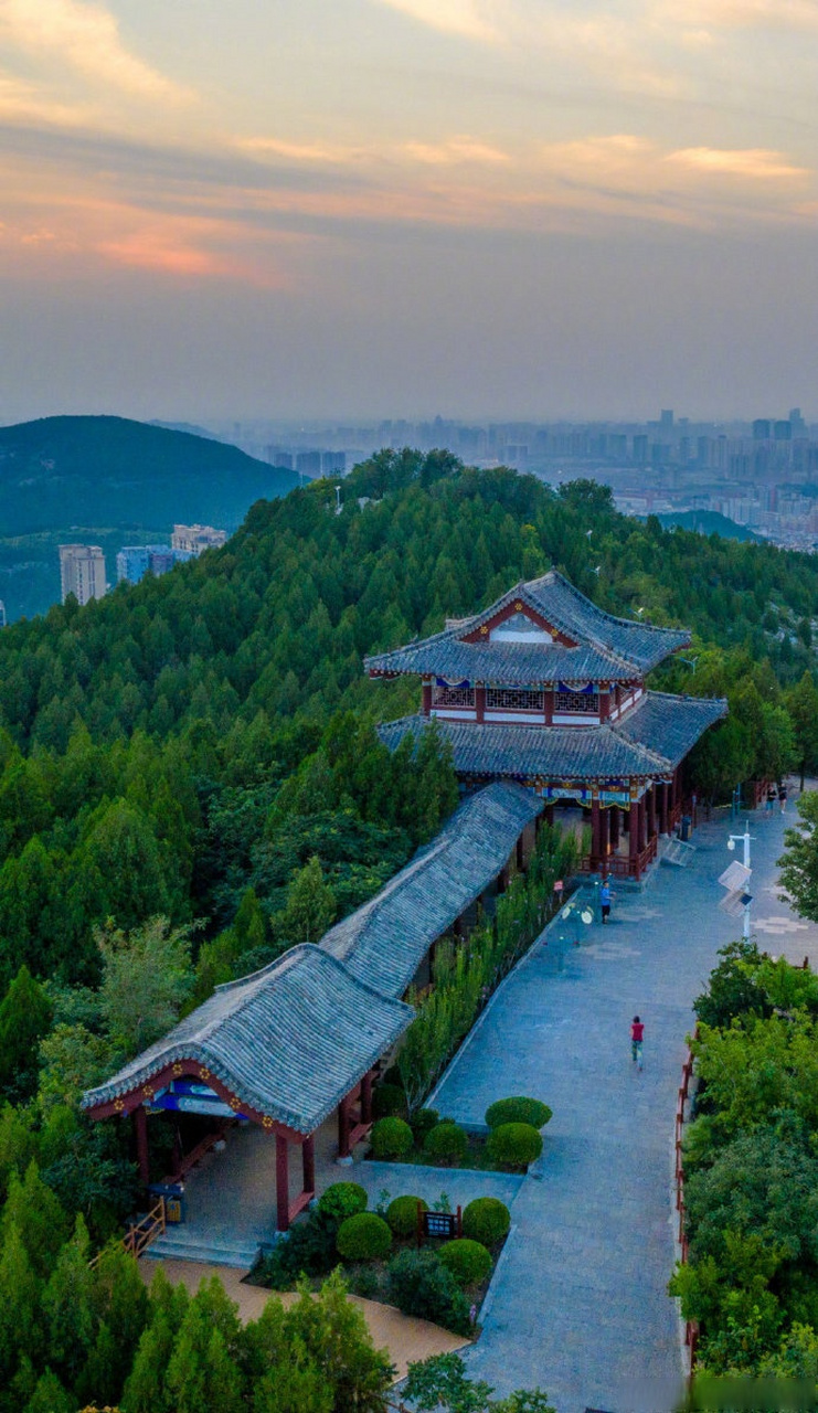 沿着黄河遇见海# 自在玩 去山东 郎茂山山体公园用"钟灵毓秀"这个