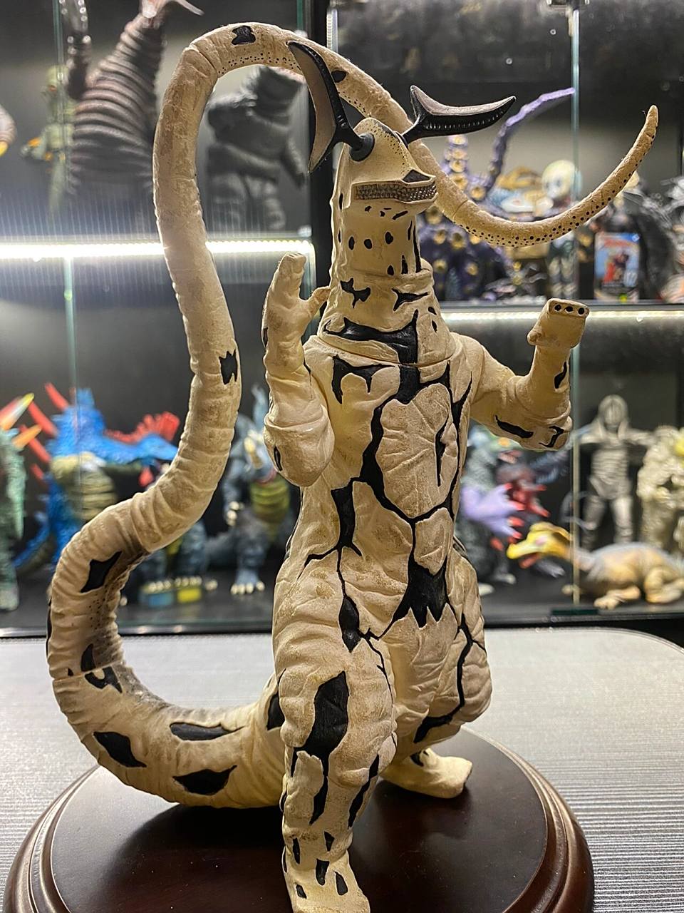 x plus 宇宙怪兽 艾雷王 登场 中文名        艾雷王 外文名